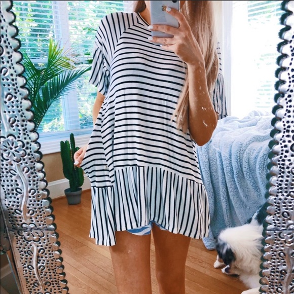 NYTT Tops - NYTT Peplum Black + White Tunic Short Sleeve Top